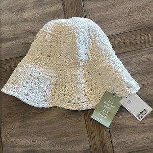 H&M Cream Crochet Bucket Hat